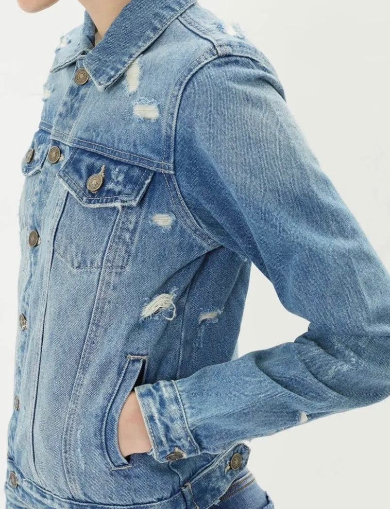 "7 Stylish Ways to Rock Your Denim Jacket"