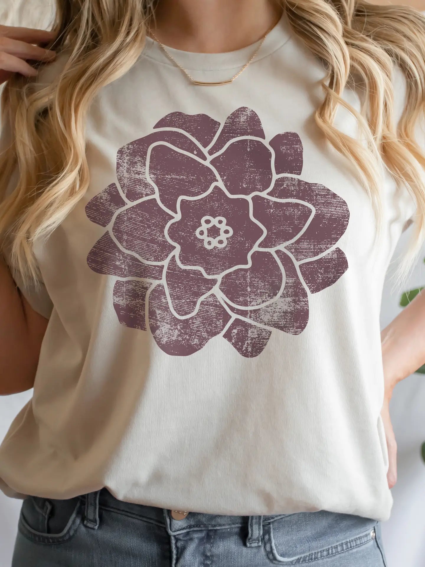 Dahlia Graphic T-Shirt